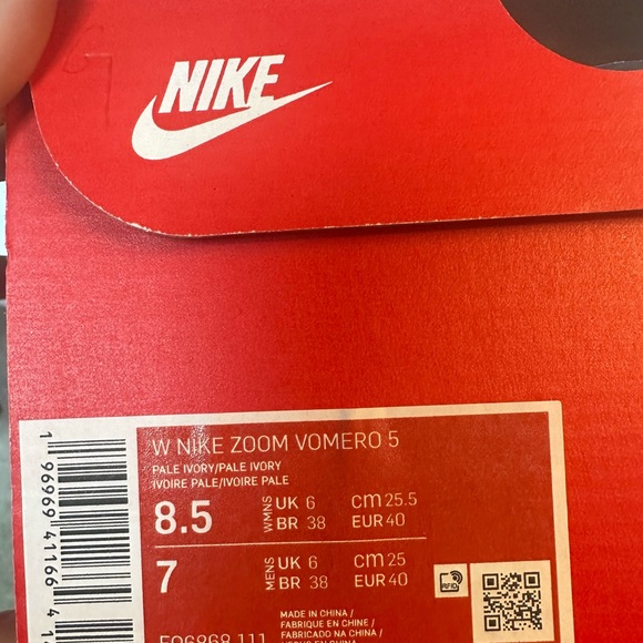 Nike Zoom Vomero 5 - Picture 2 of 4